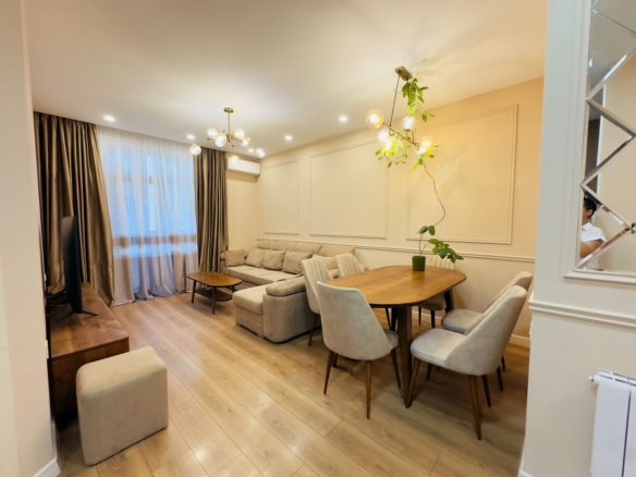 Three room apartment in Intourist Residence