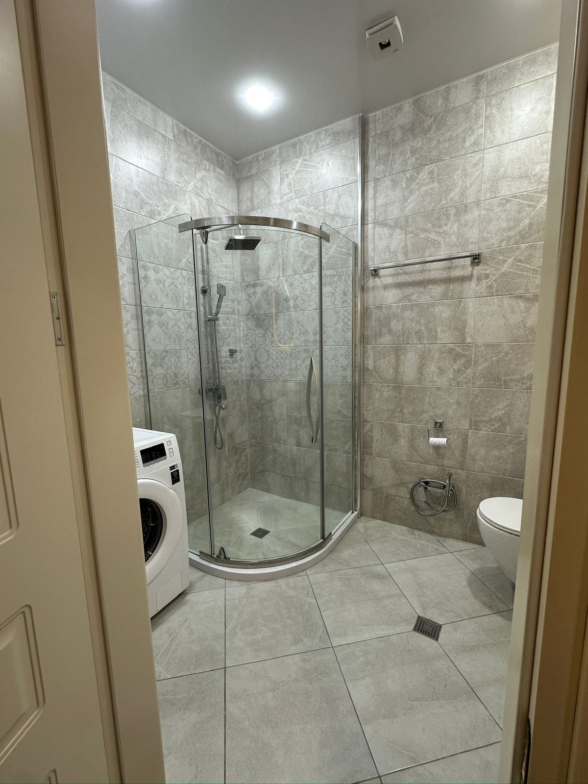 Three room apartment in Intourist Residence