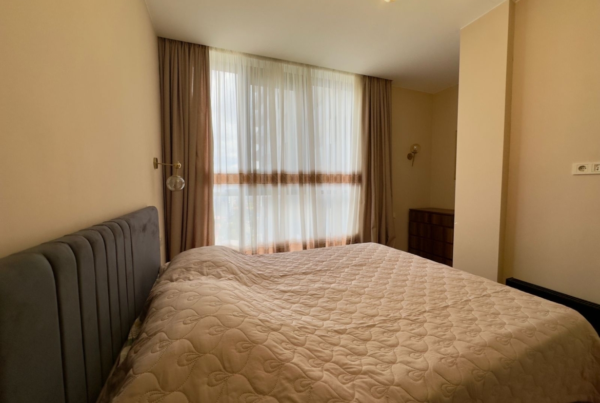 Three room apartment in Intourist Residence