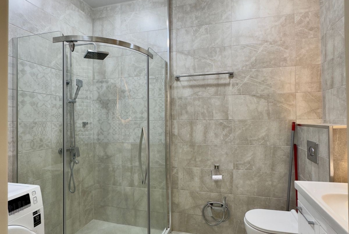 Three room apartment in Intourist Residence
