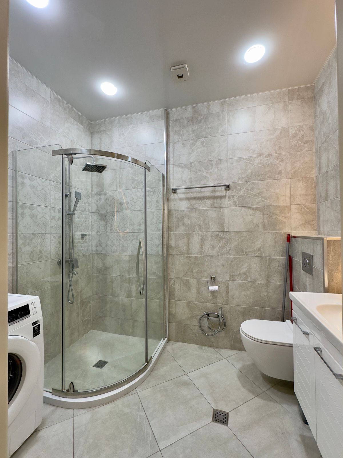 Three room apartment in Intourist Residence