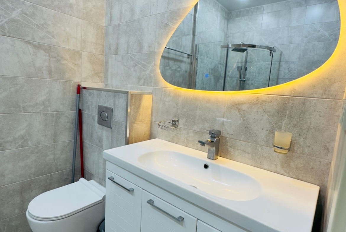 Three room apartment in Intourist Residence