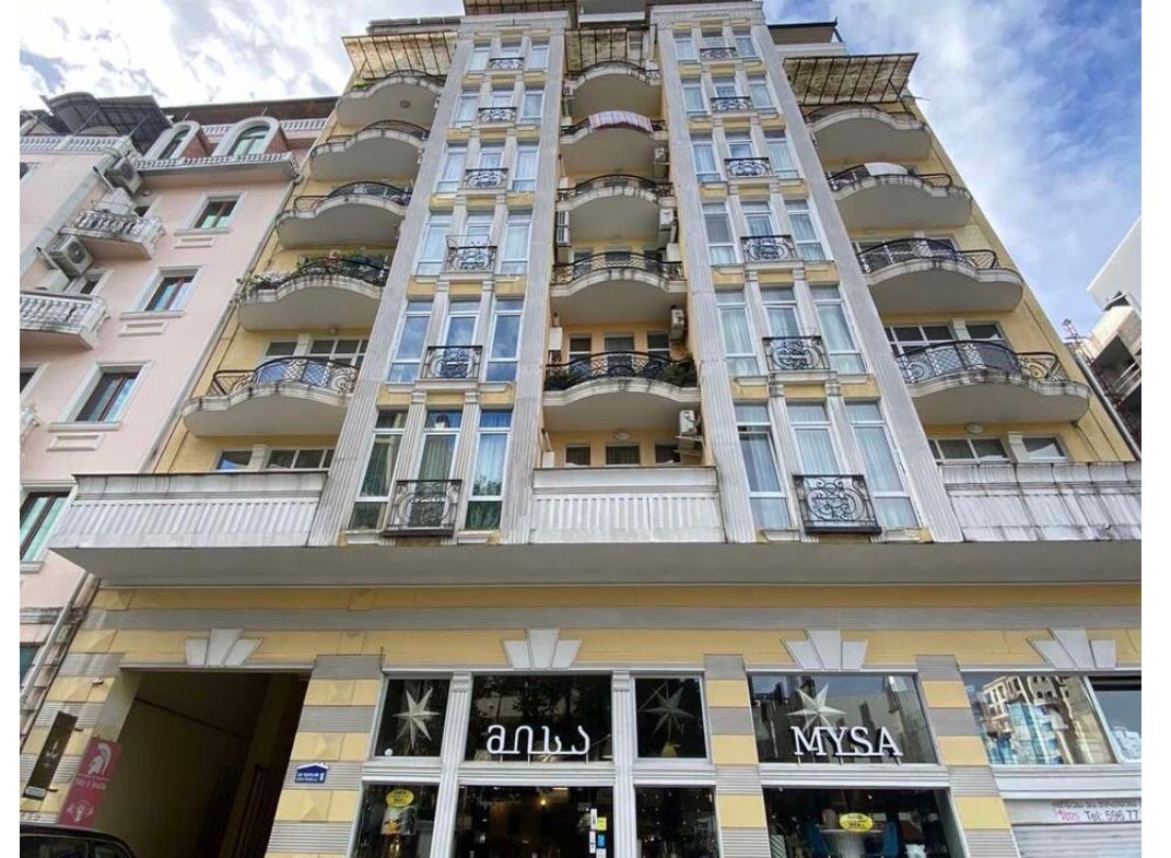 Three room apartment in the Downtown of Batumi