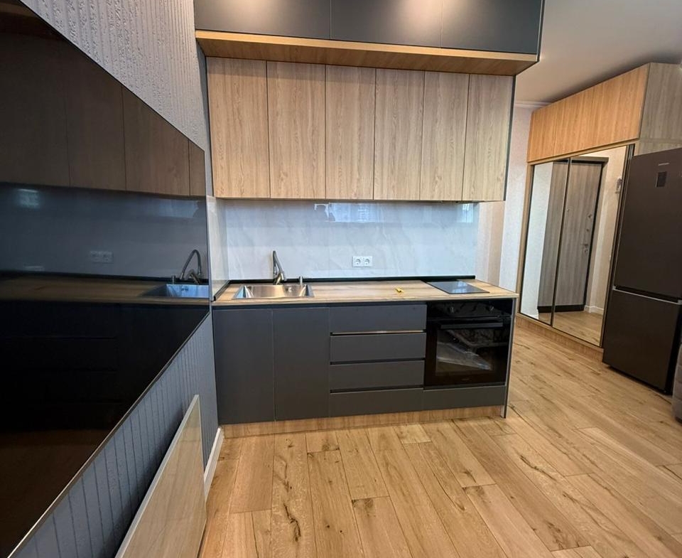 Studio for sale on Alley of Heroes