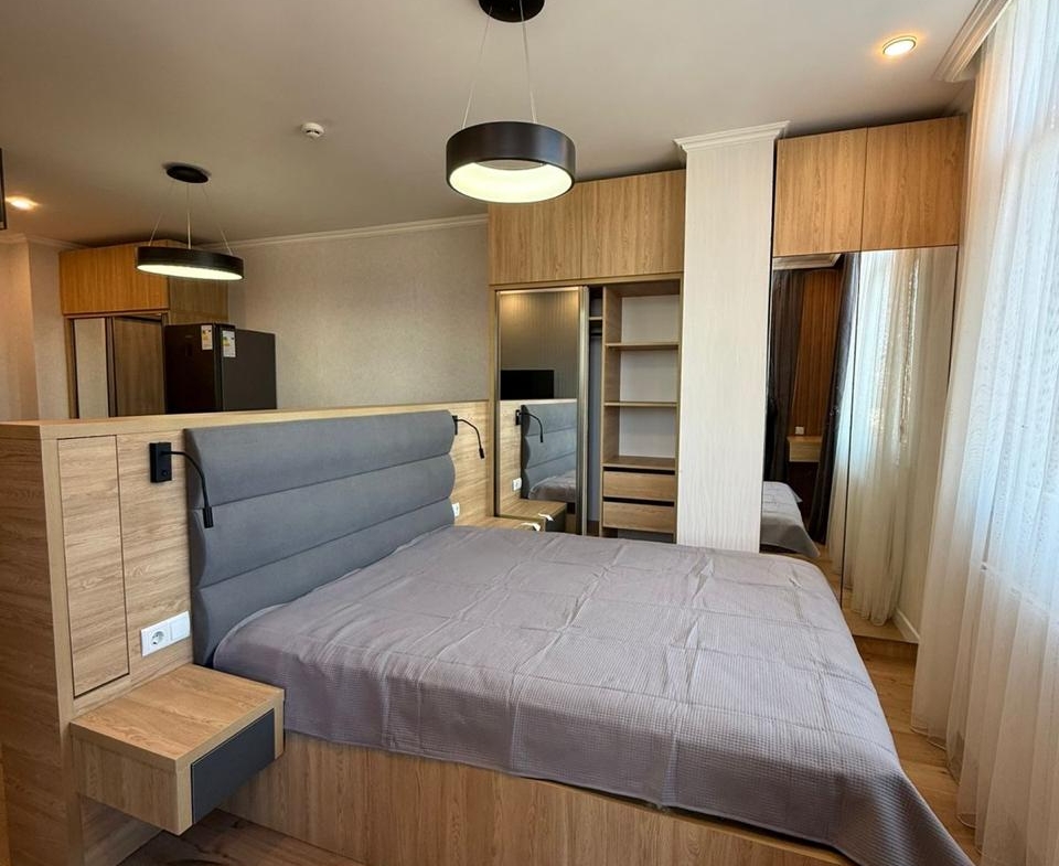 Studio for sale on Alley of Heroes
