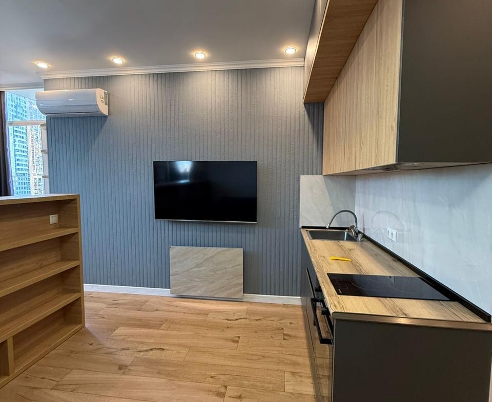 Studio for sale on Alley of Heroes