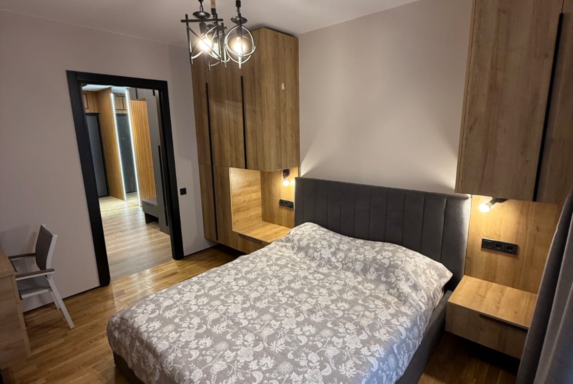 Three room apartment on the New Boulevard