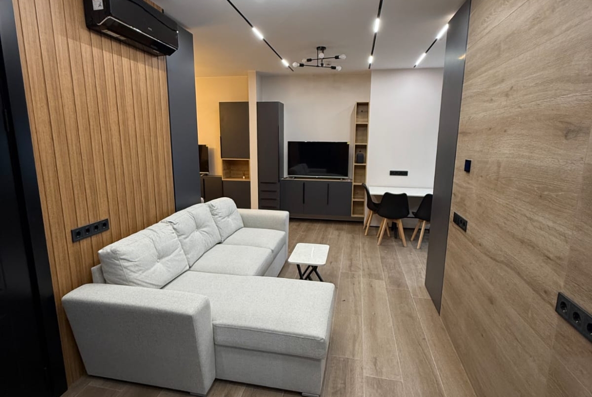 Three room apartment on the New Boulevard