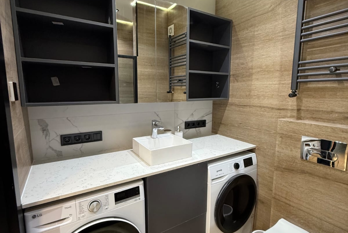 Three room apartment on the New Boulevard