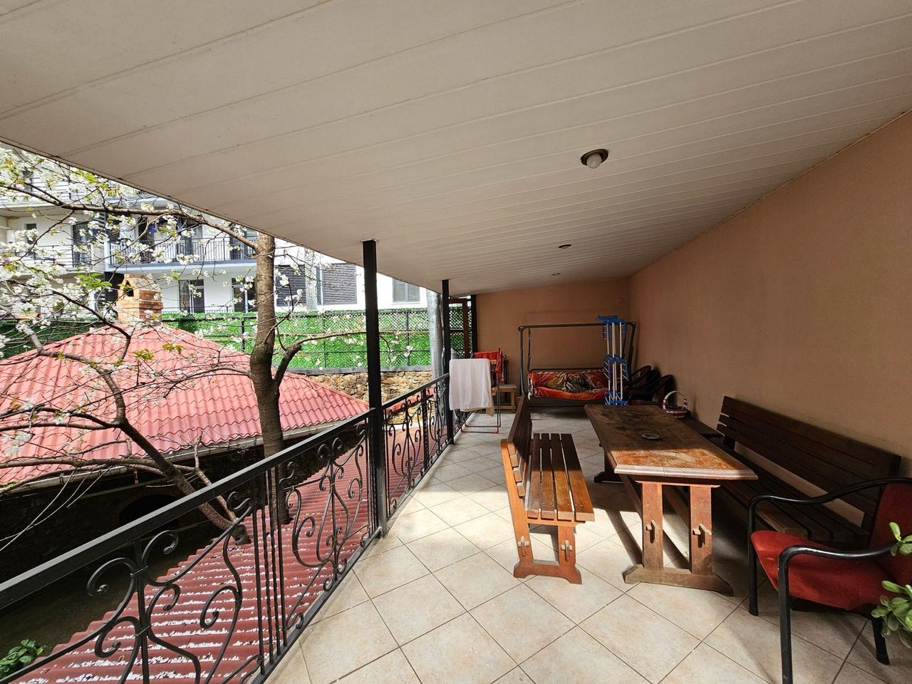 c42f2148-bdaa-4ee8-a544-af6e460a6b4c House for sale in the old part of Batumi