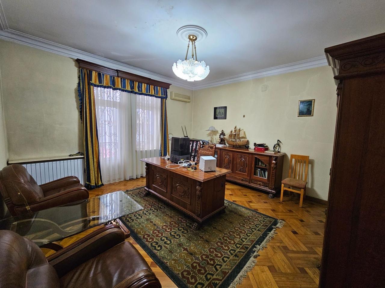 cb3766de-3547-4d18-b761-801f4c7f547c House for sale in the old part of Batumi