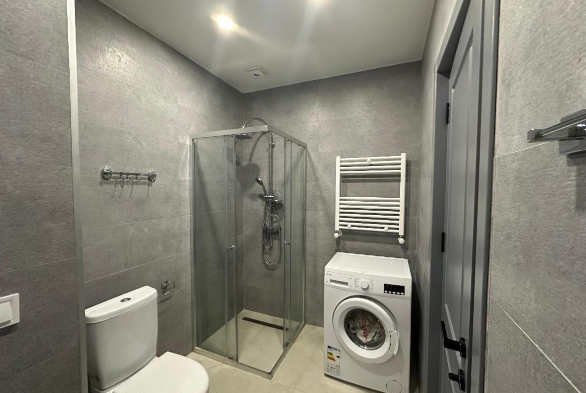 Studio for sale in Komunna Tower