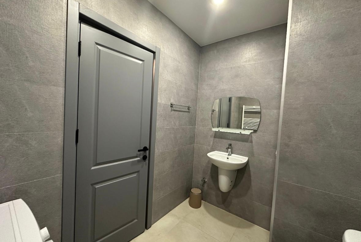 Studio for sale in Komunna Tower