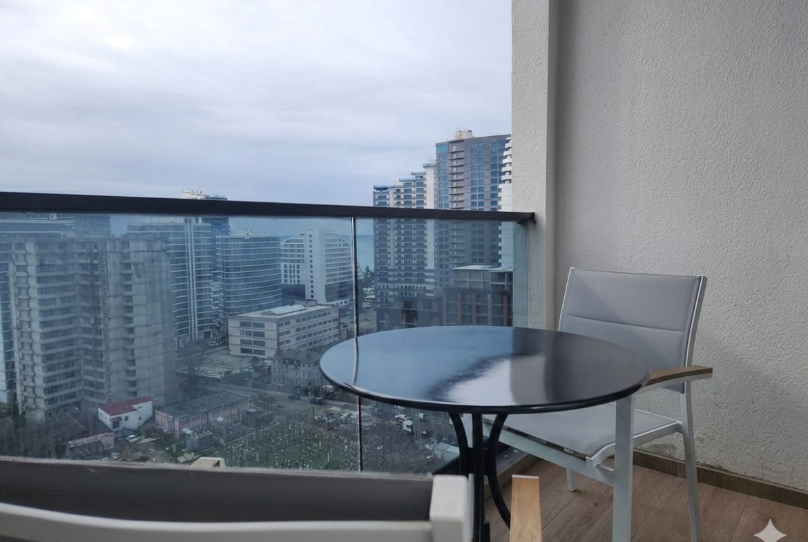 Three room apartment on the New Boulevard