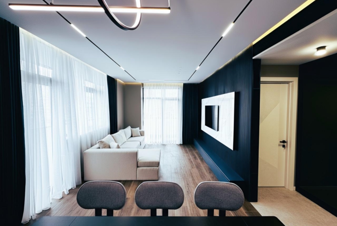 Four room apartment in Intourist Residence