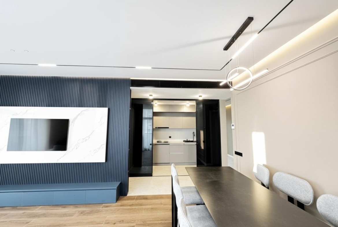 Four room apartment in Intourist Residence