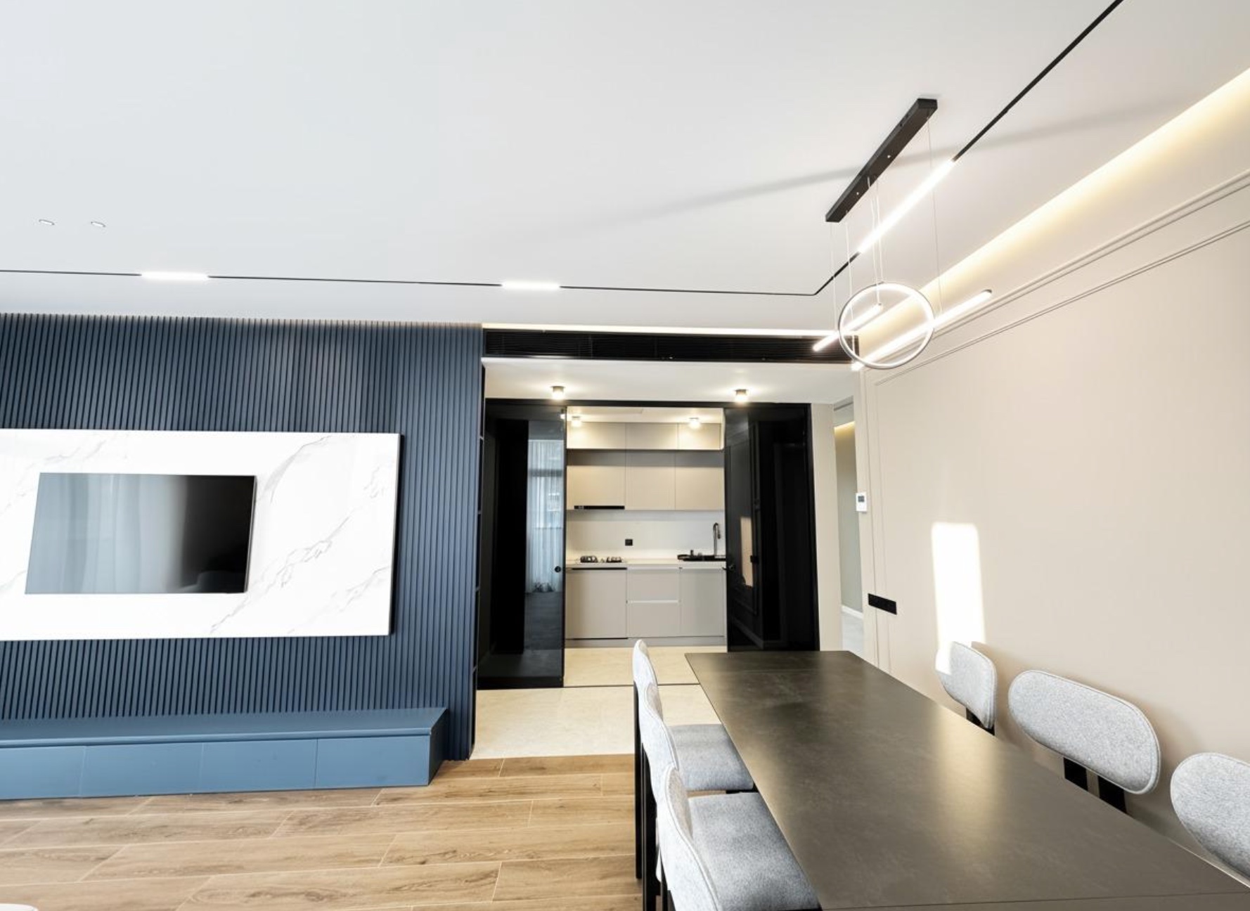 Four room apartment in Intourist Residence