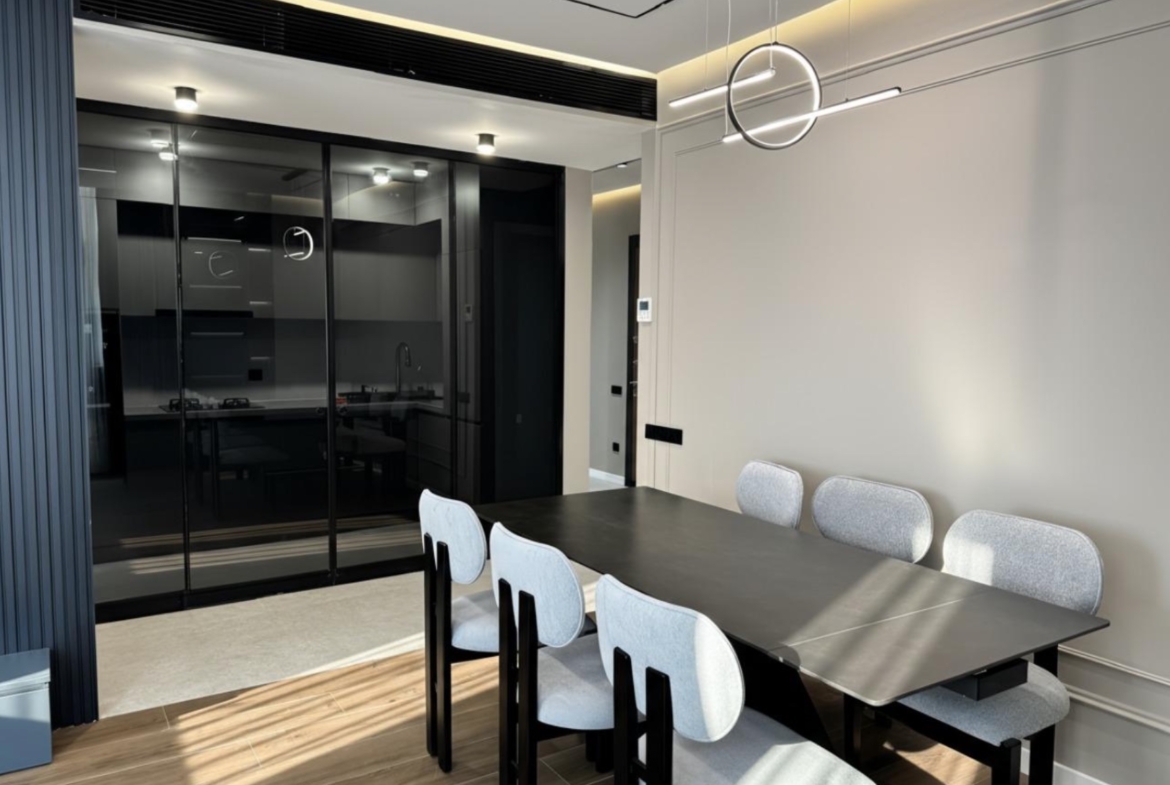 Four room apartment in Intourist Residence