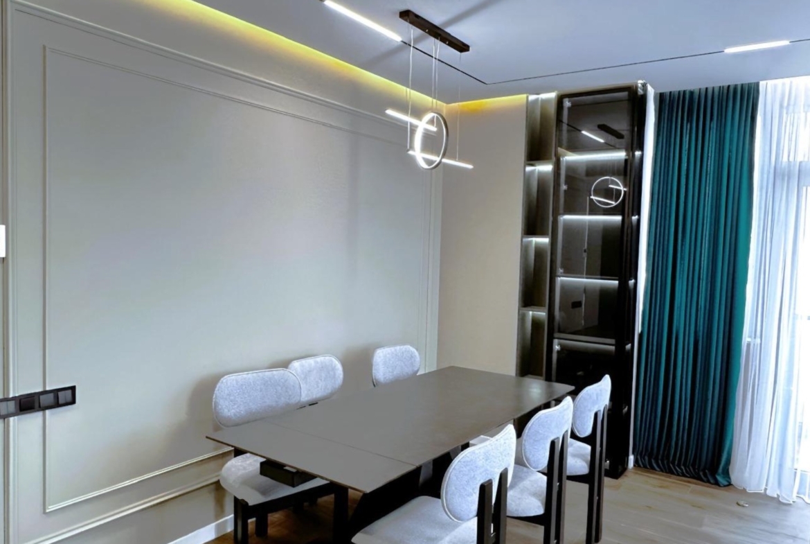 Four room apartment in Intourist Residence