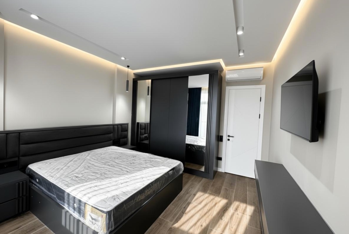 Four room apartment in Intourist Residence