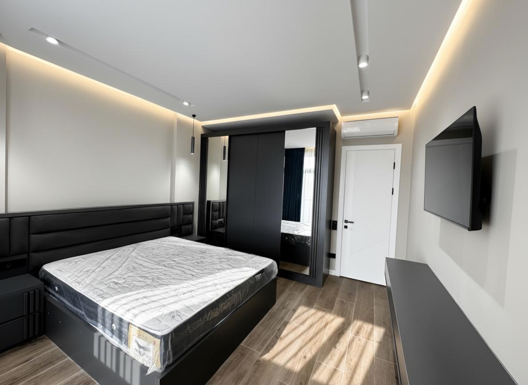 Four room apartment in Intourist Residence