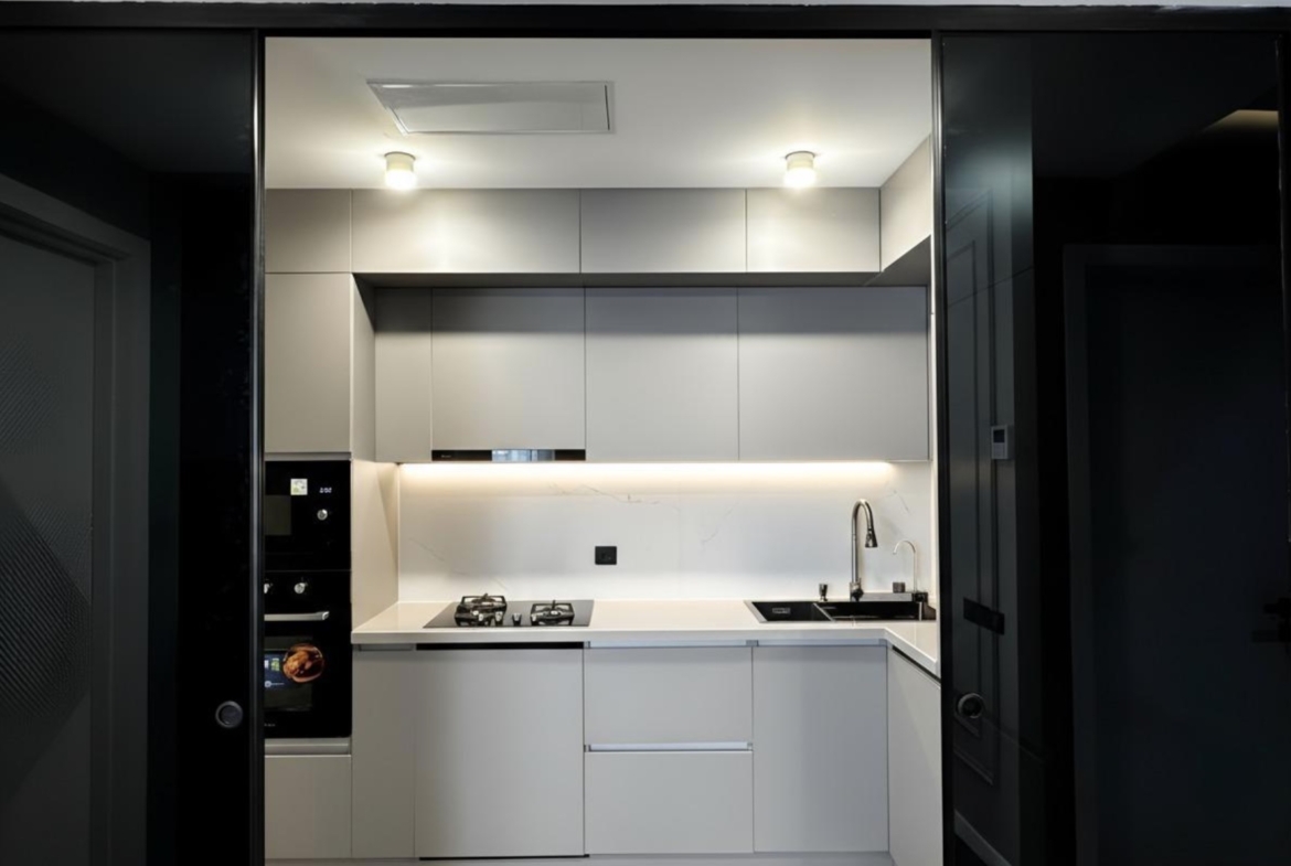 Four room apartment in Intourist Residence