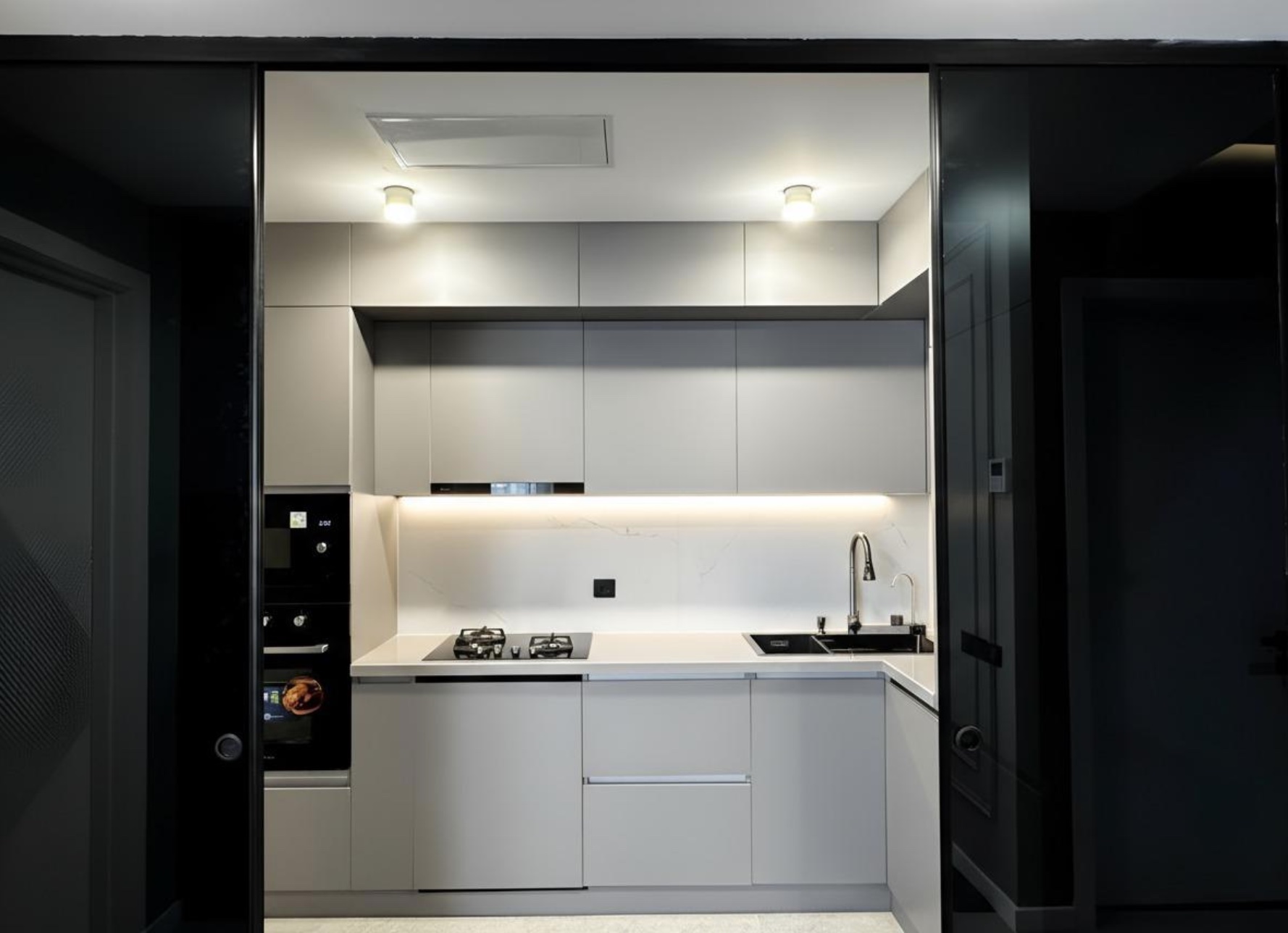 Four room apartment in Intourist Residence