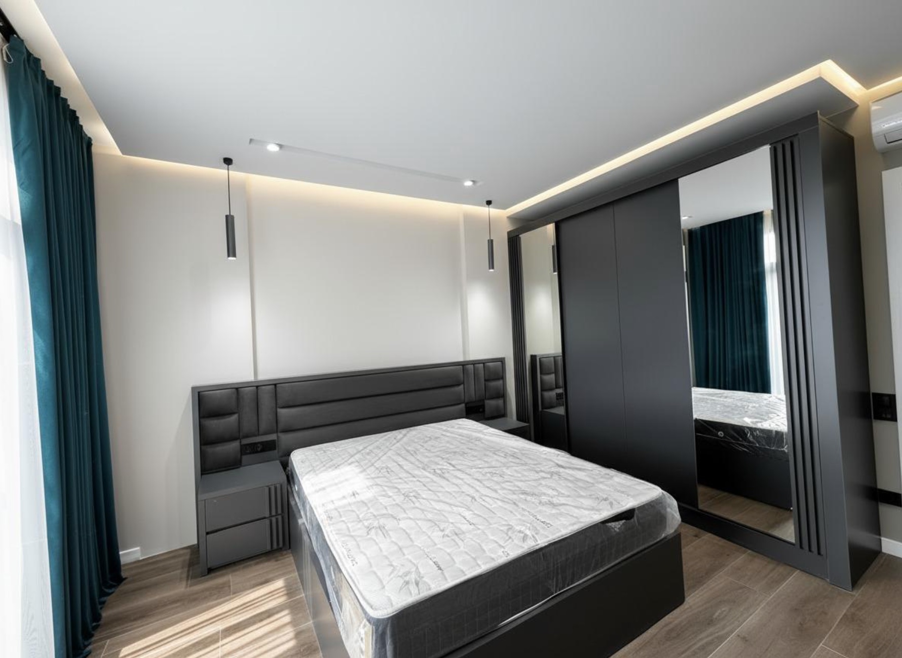 Four room apartment in Intourist Residence