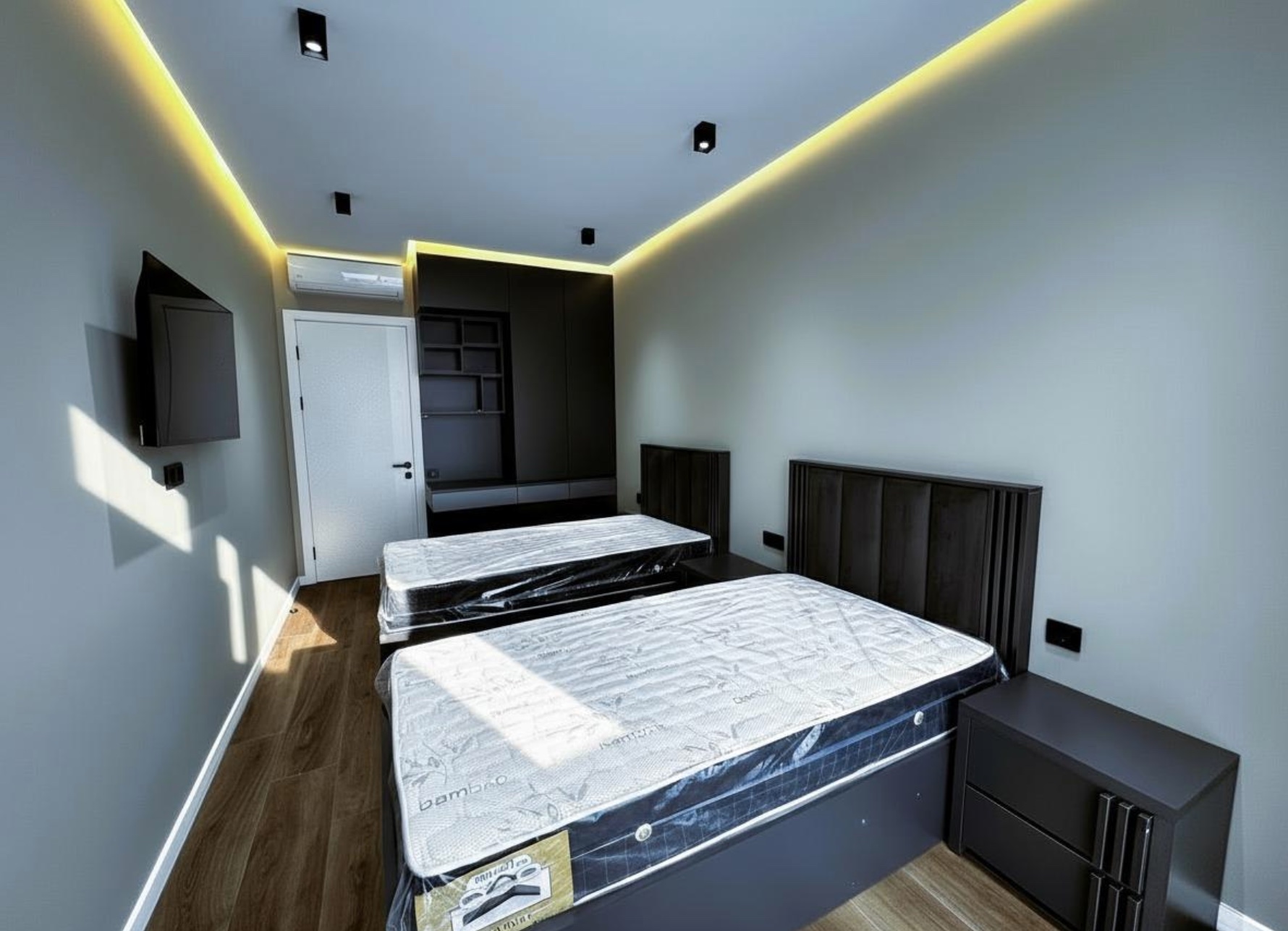 Four room apartment in Intourist Residence