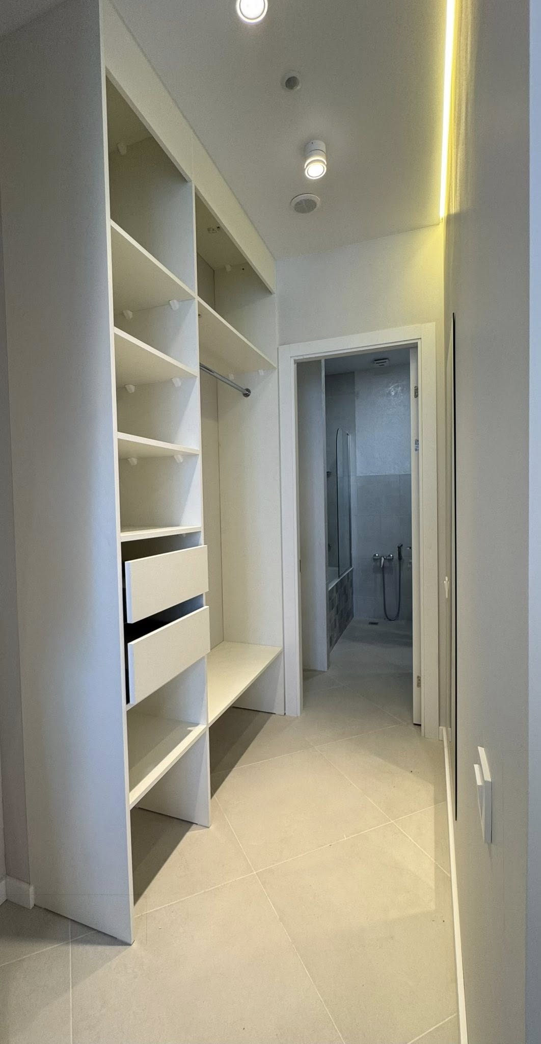 Two room apartment in White House