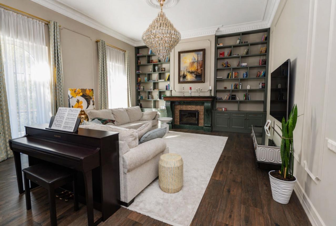 Large residence for sale in old Batumi