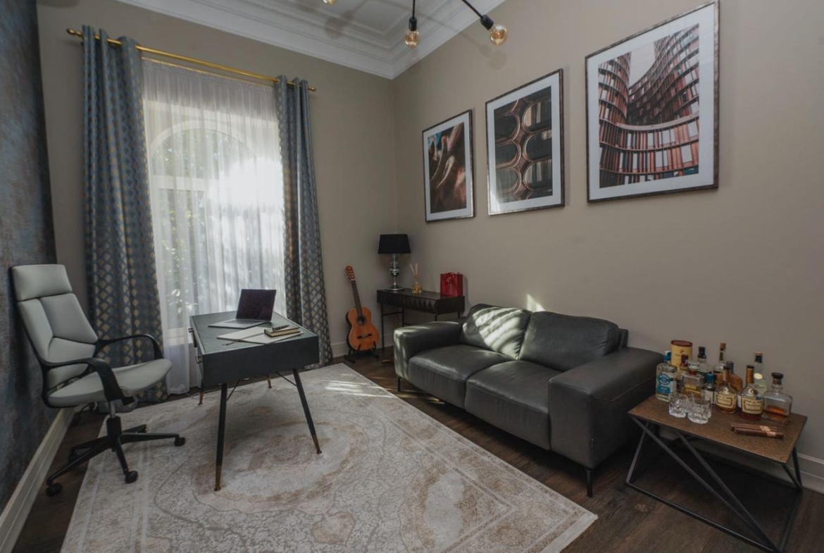 Large residence for sale in old Batumi