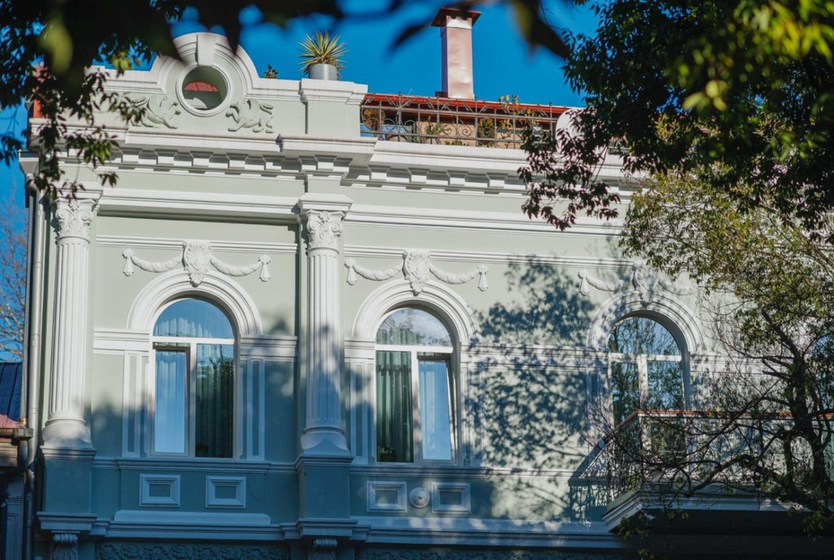 Large residence for sale in old Batumi