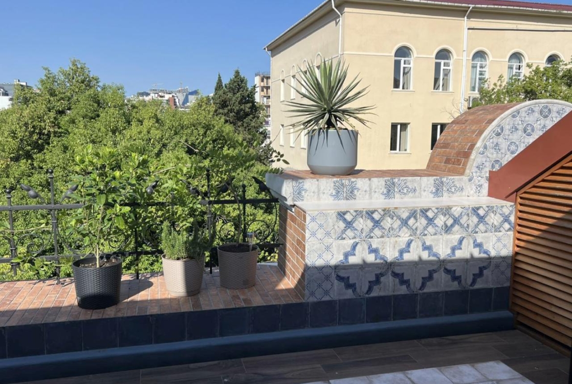 Large residence for sale in old Batumi