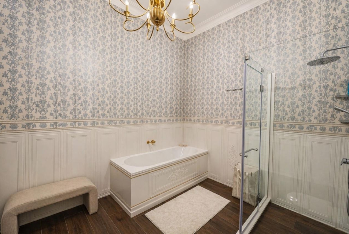 Large residence for sale in old Batumi