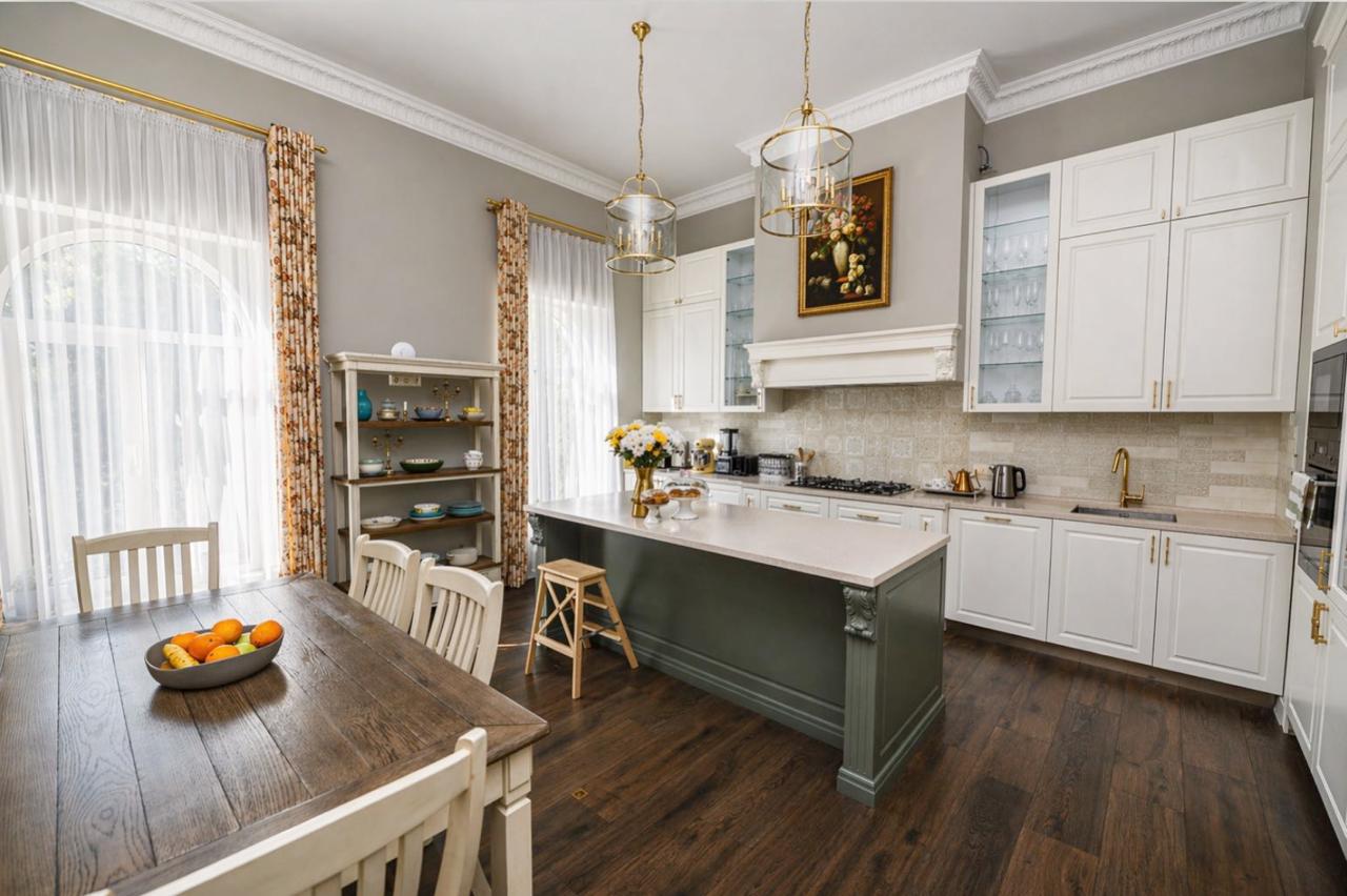 Large residence for sale in old Batumi
