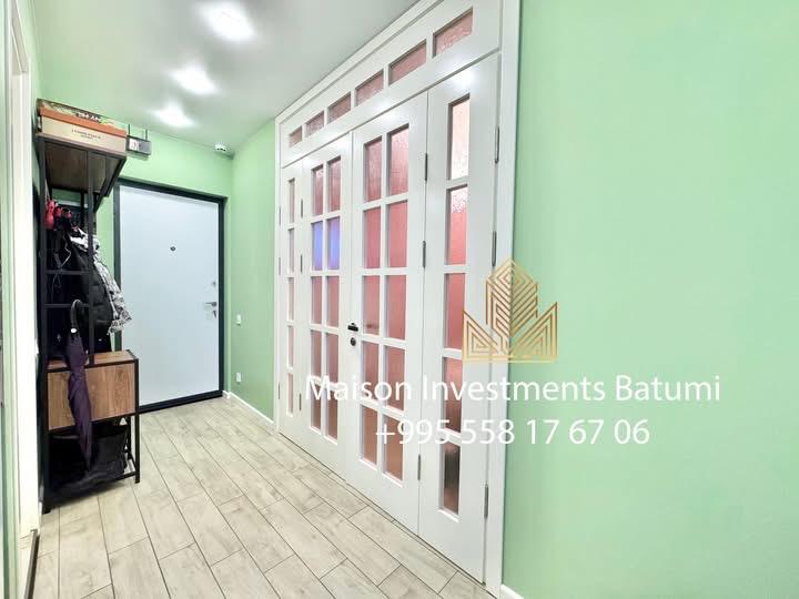 Three room apartment in Black Sea Towers