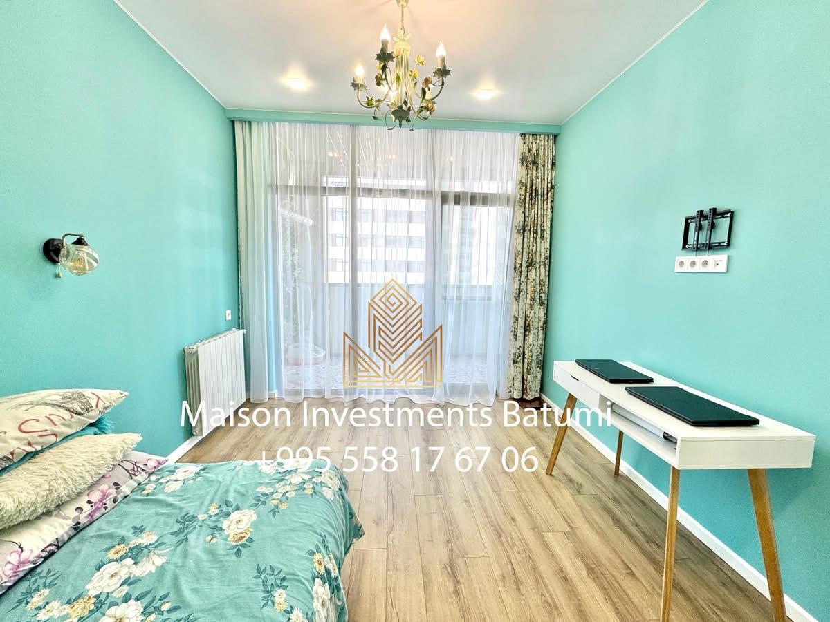 Three room apartment in Black Sea Towers