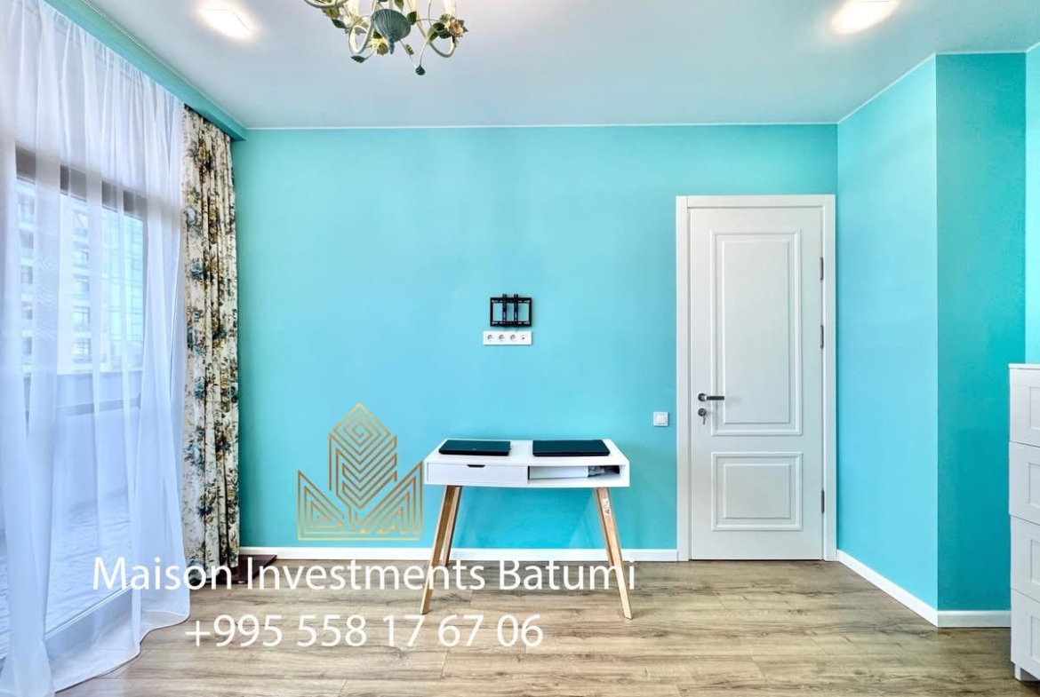Three room apartment in Black Sea Towers