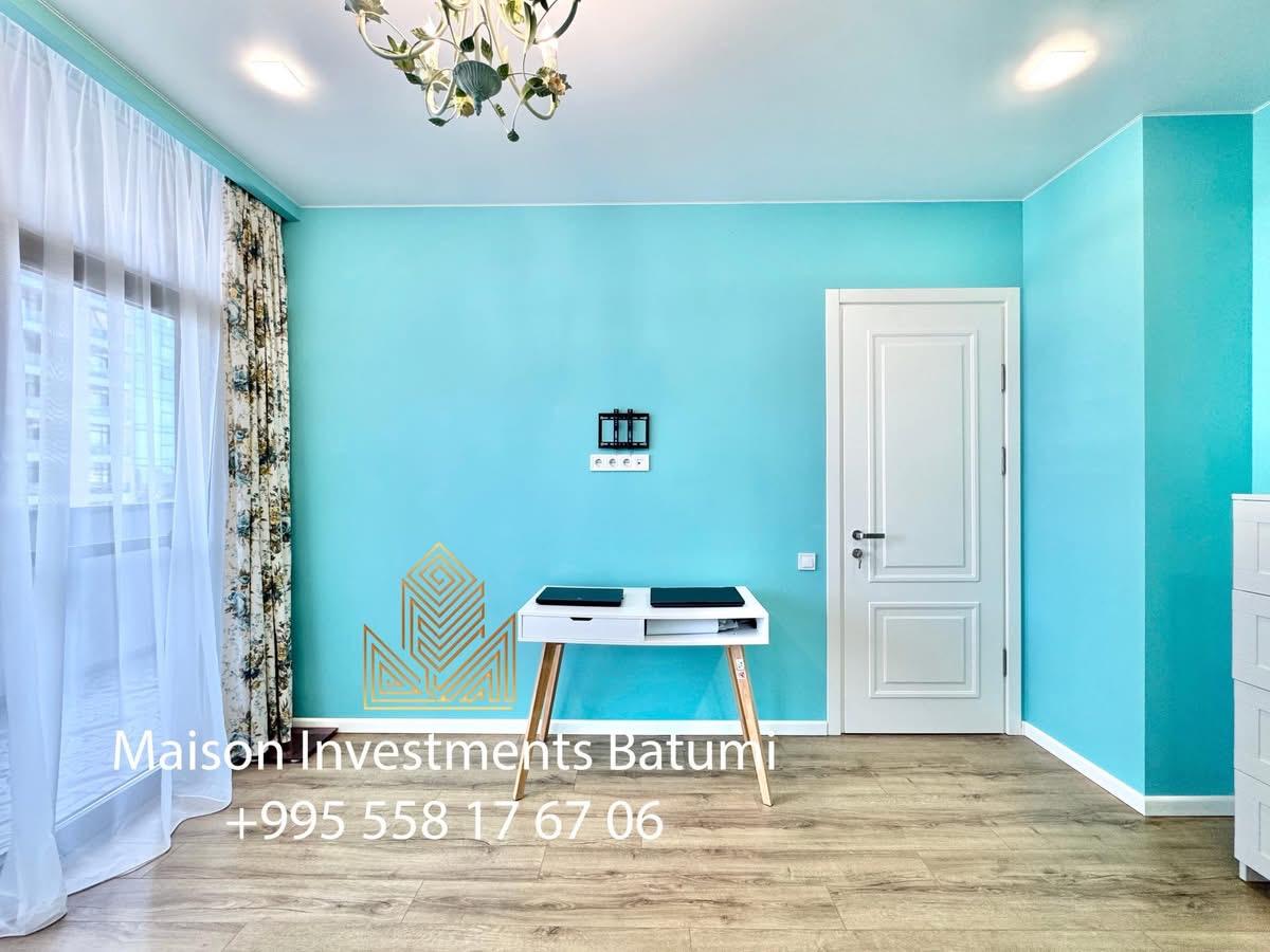 Three room apartment in Black Sea Towers