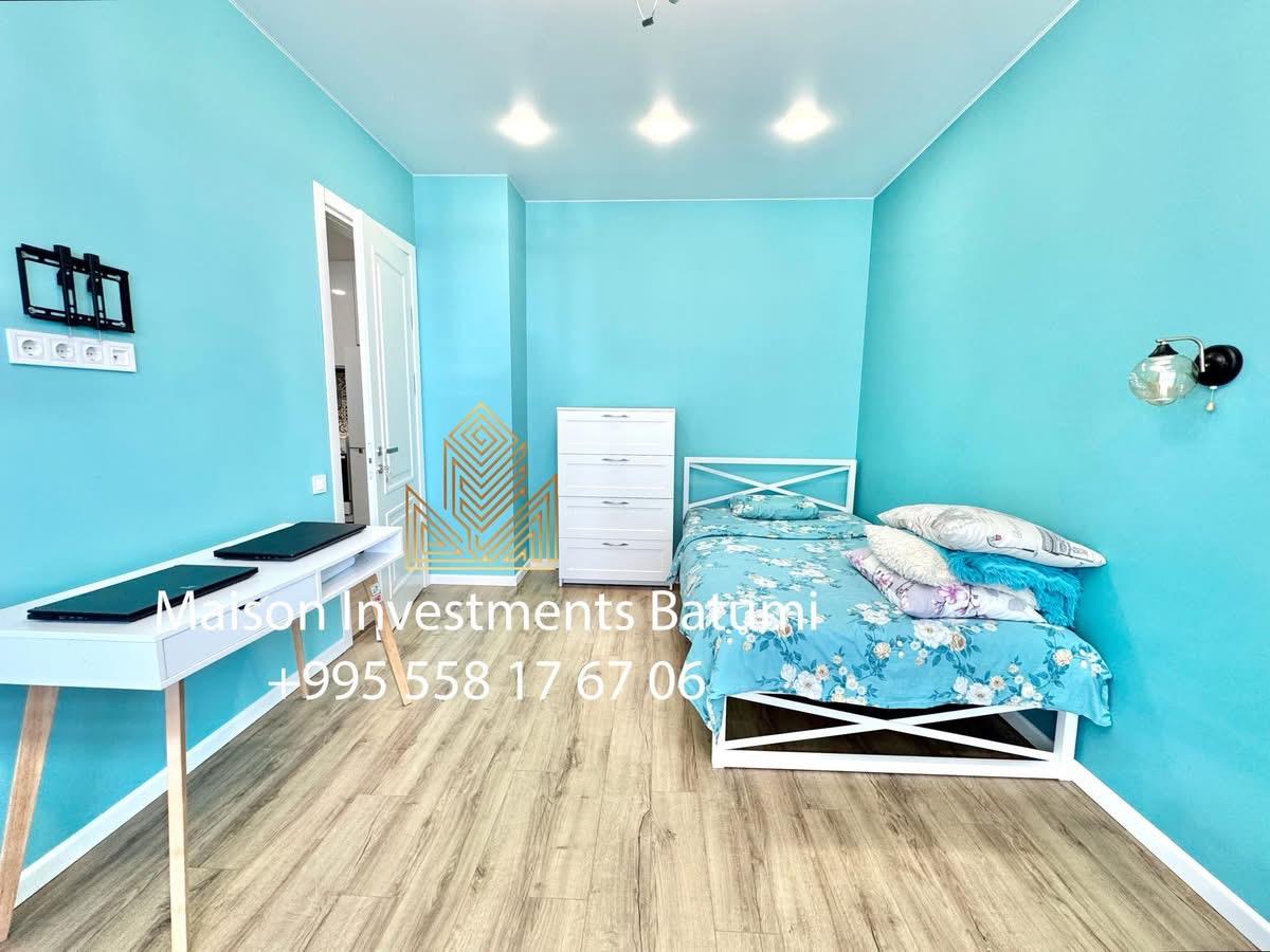 Three room apartment in Black Sea Towers