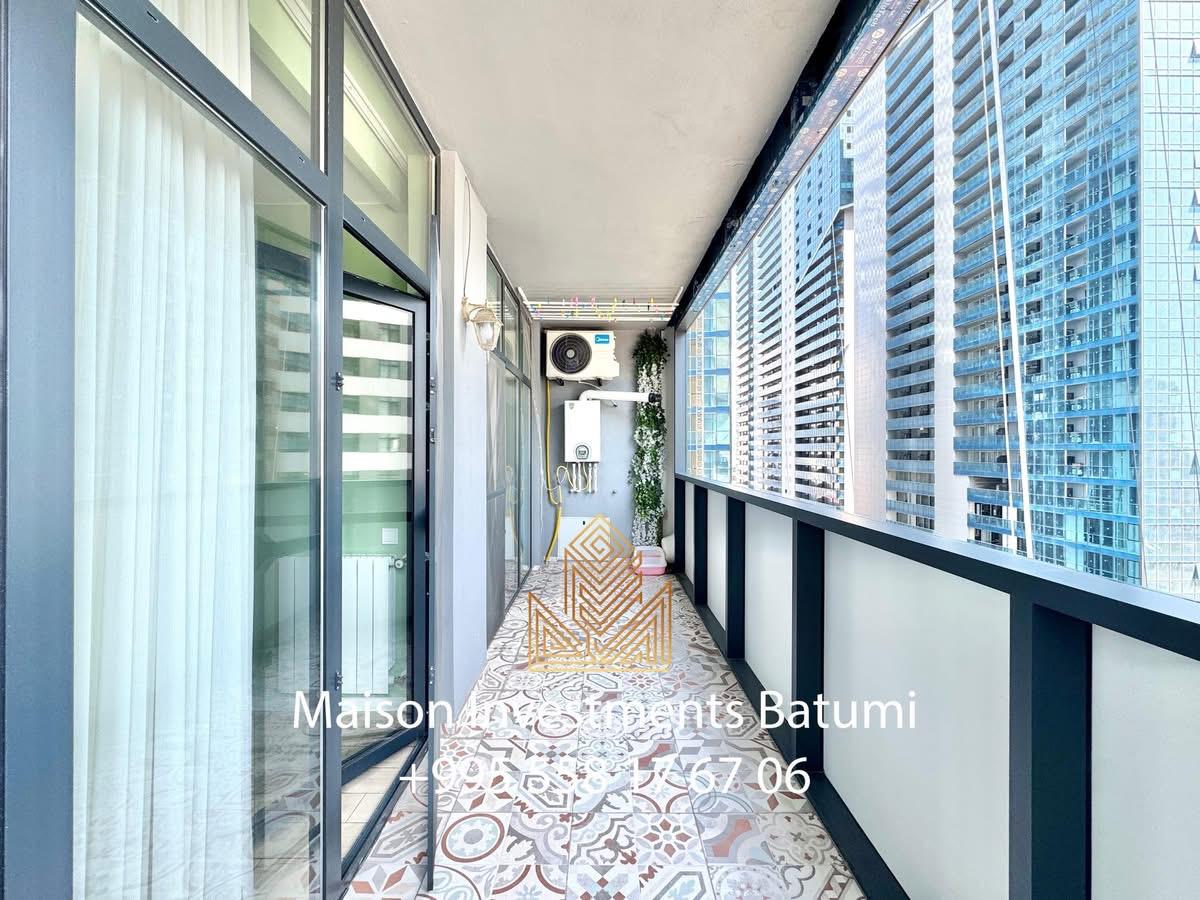 Three room apartment in Black Sea Towers