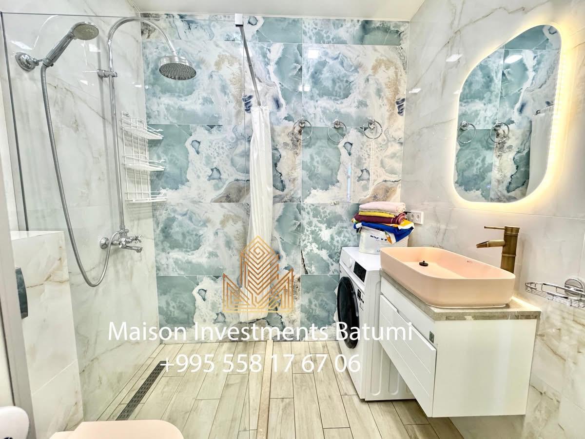 Three room apartment in Black Sea Towers