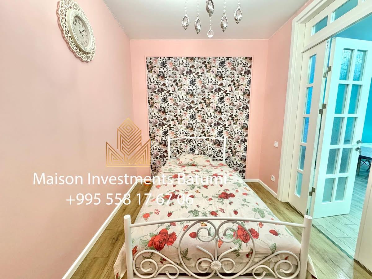 Three room apartment in Black Sea Towers