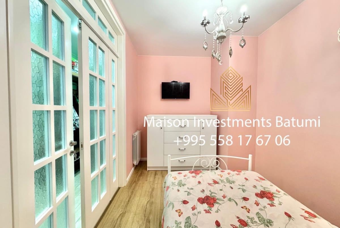 Three room apartment in Black Sea Towers