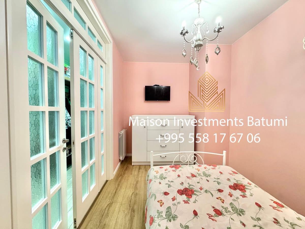 Three room apartment in Black Sea Towers