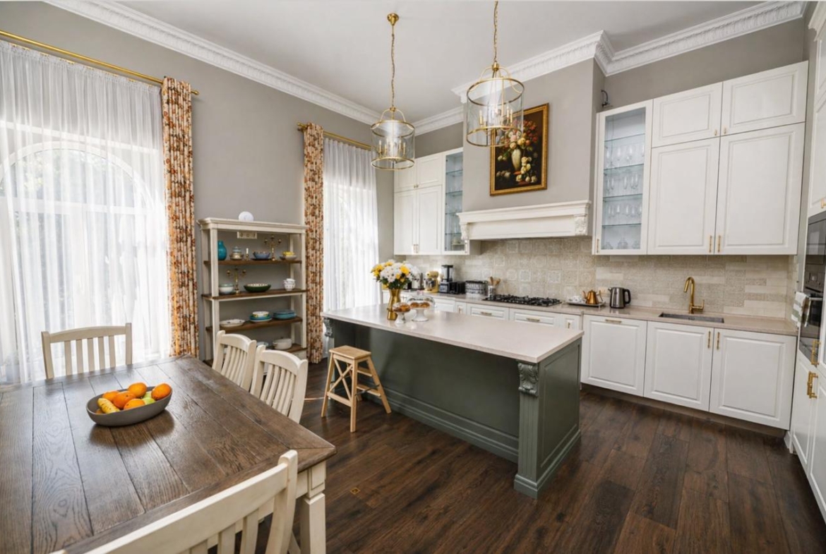 Large residence for sale in old Batumi