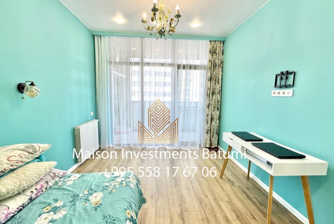 Three room apartment in Black Sea Towers