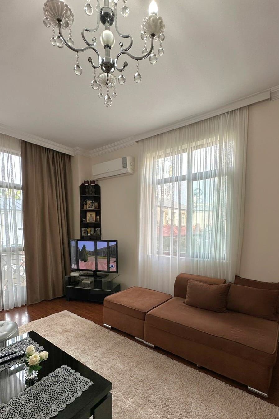 3d496044-770c-48ec-9ce2-3271db7a01ec Three room apartment on Rustaveli avenue, old Batumi