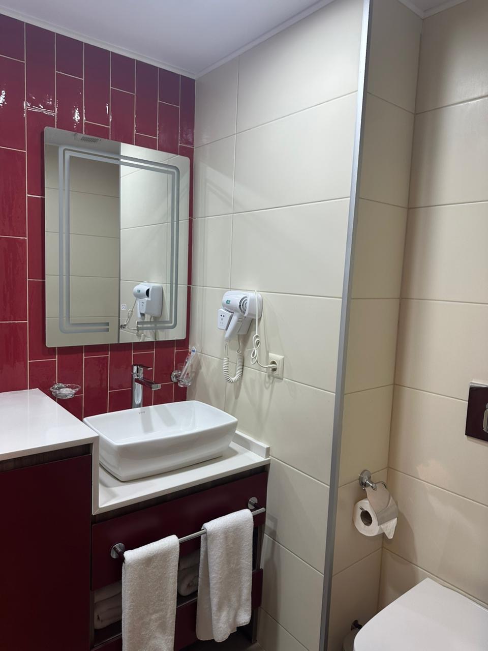 5db8209b-2130-4dc5-b8b1-0dc4243f5773 Studio for sale in Sunset, Elt Building